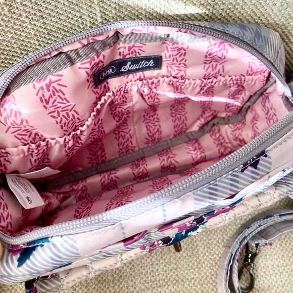 SOLD:🎀 Lug Switch Crossbody Bag Floral 🎀 - Picture 5 of 8